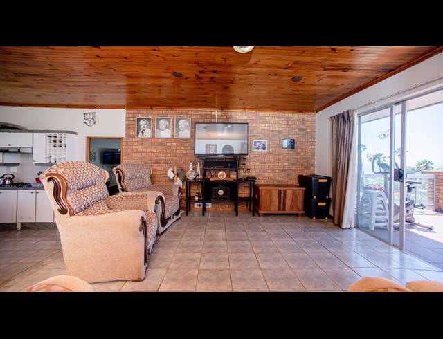 4 BEDROOM HOUSE FOR SALE IN QUEENSBERRY BAY